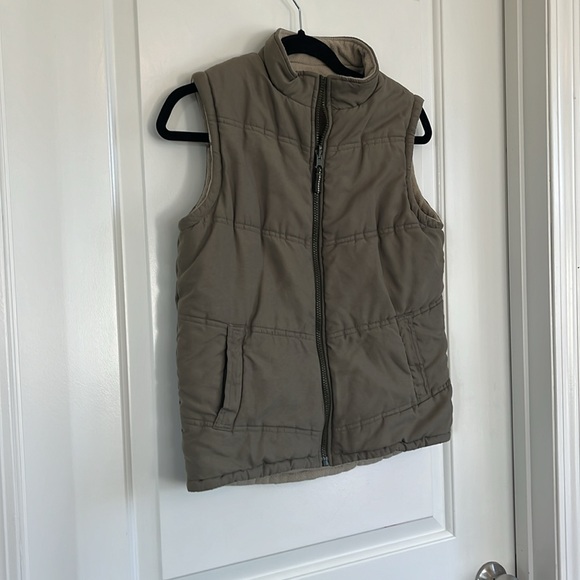 Unbranded boys reversible fall/winter vest (please see measurements) - Picture 2 of 9